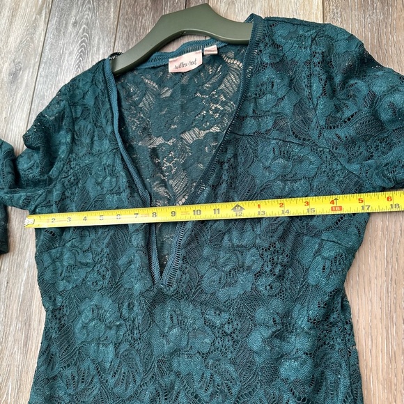 🛍️ willow root. Bell sleeves  lace bodysuit . Excellent condition. - Picture 7 of 10